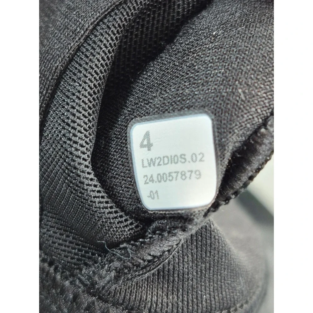 Lululemon Pushing Limits Sports Bra Women's Size 4 Black Strappy